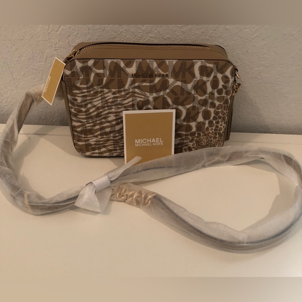 New Jet Set Michaelkors Crossbody!